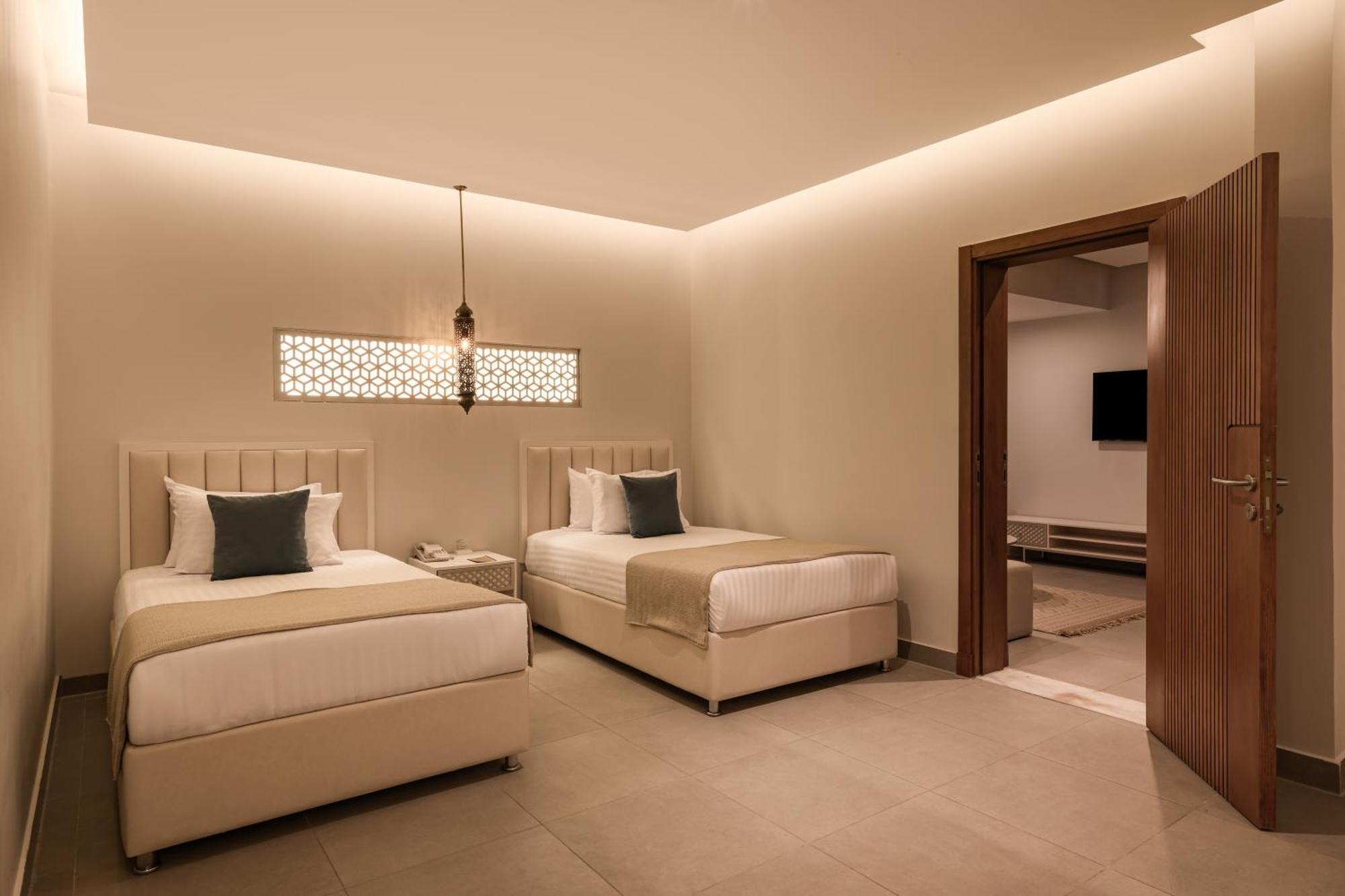 Family Swim-Up Suite